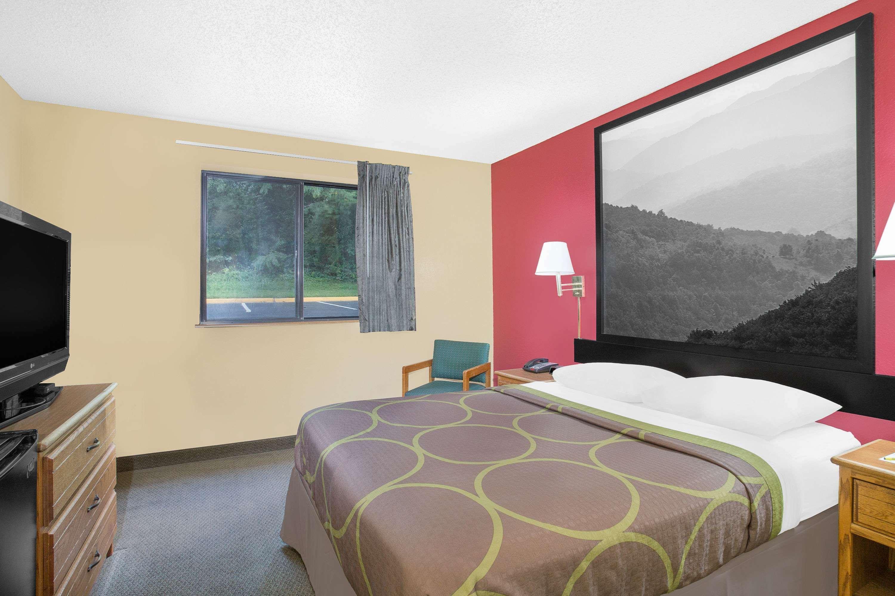 Super 8 By Wyndham Roanoke Va Motel Екстериор снимка