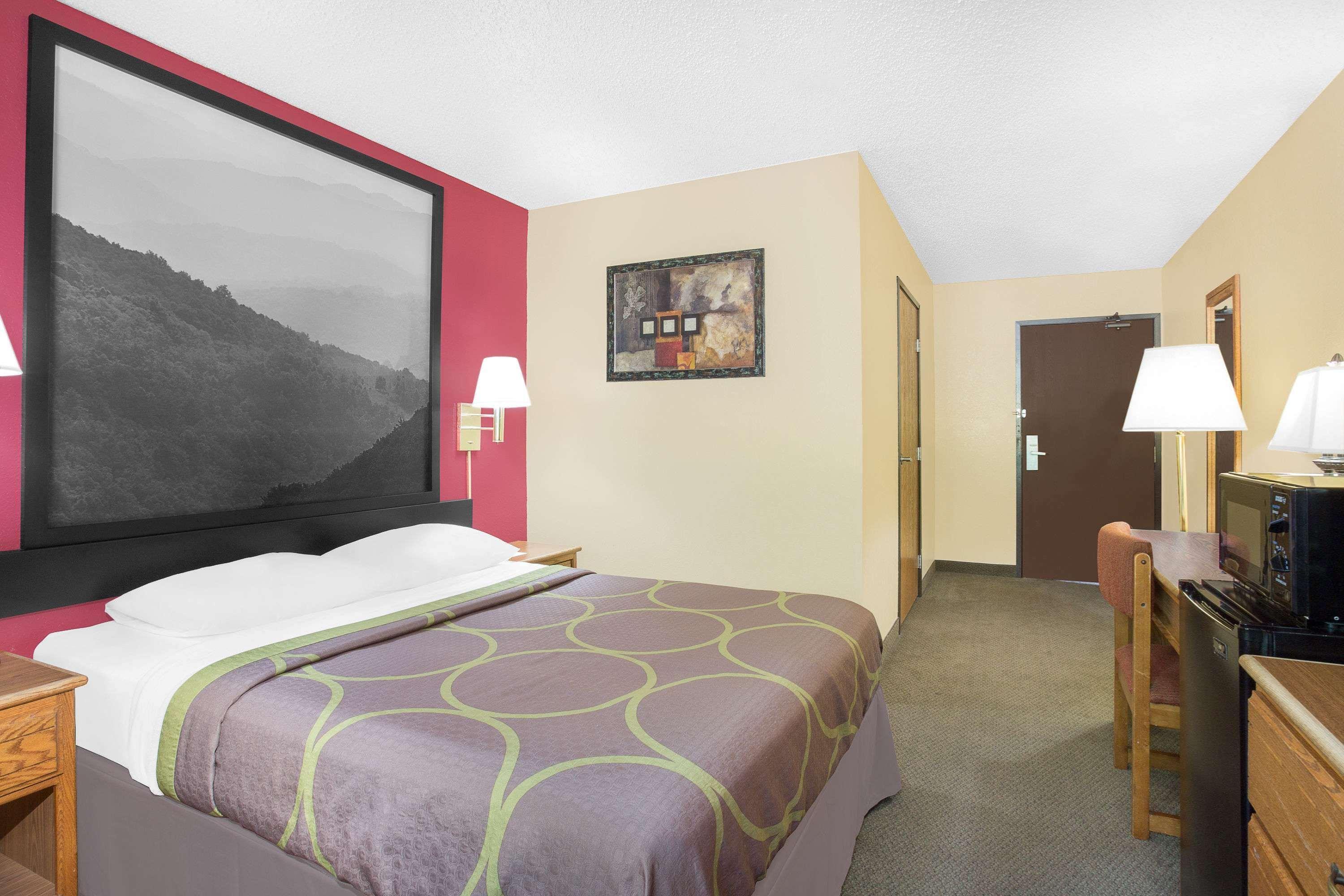 Super 8 By Wyndham Roanoke Va Motel Екстериор снимка