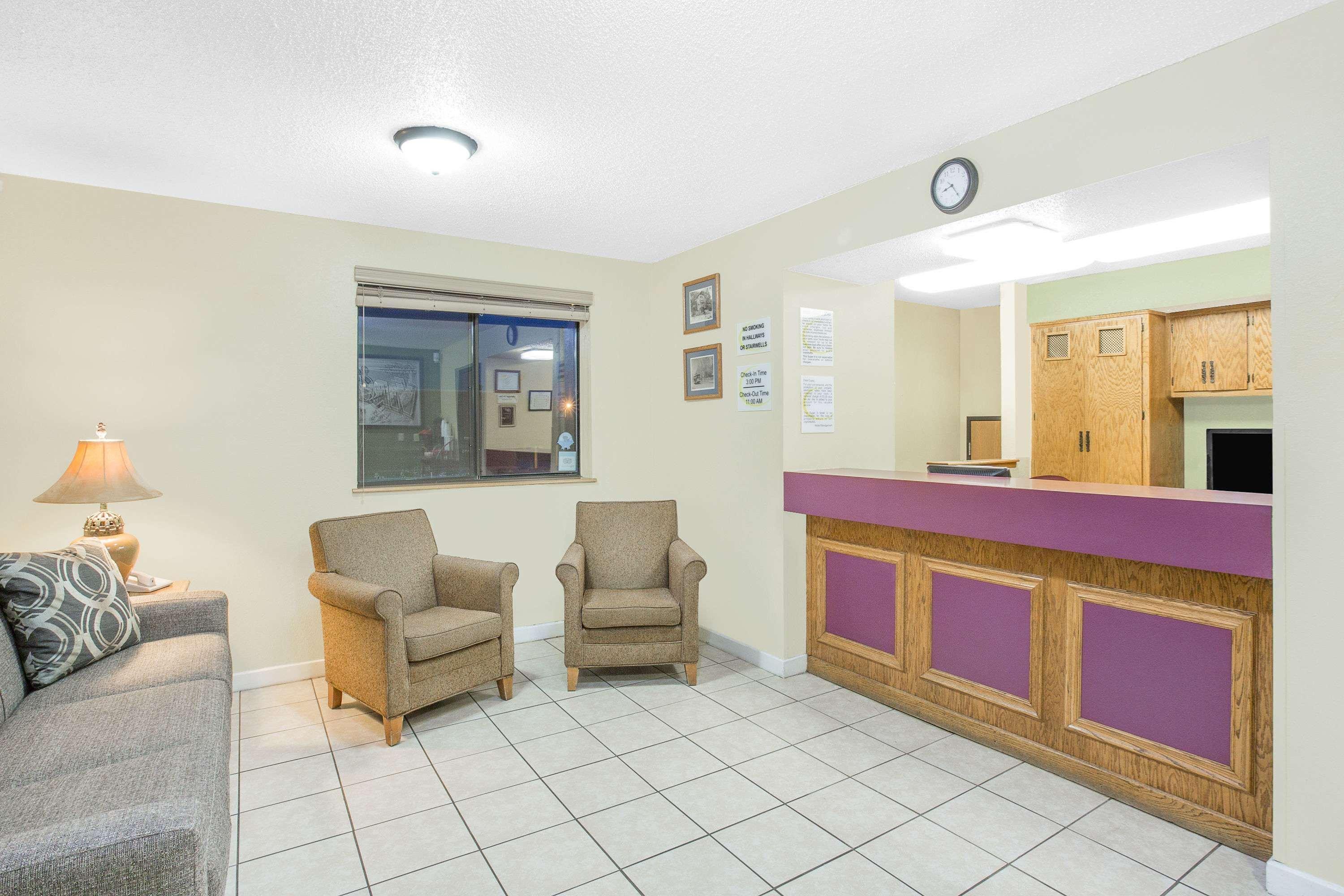 Super 8 By Wyndham Roanoke Va Motel Екстериор снимка