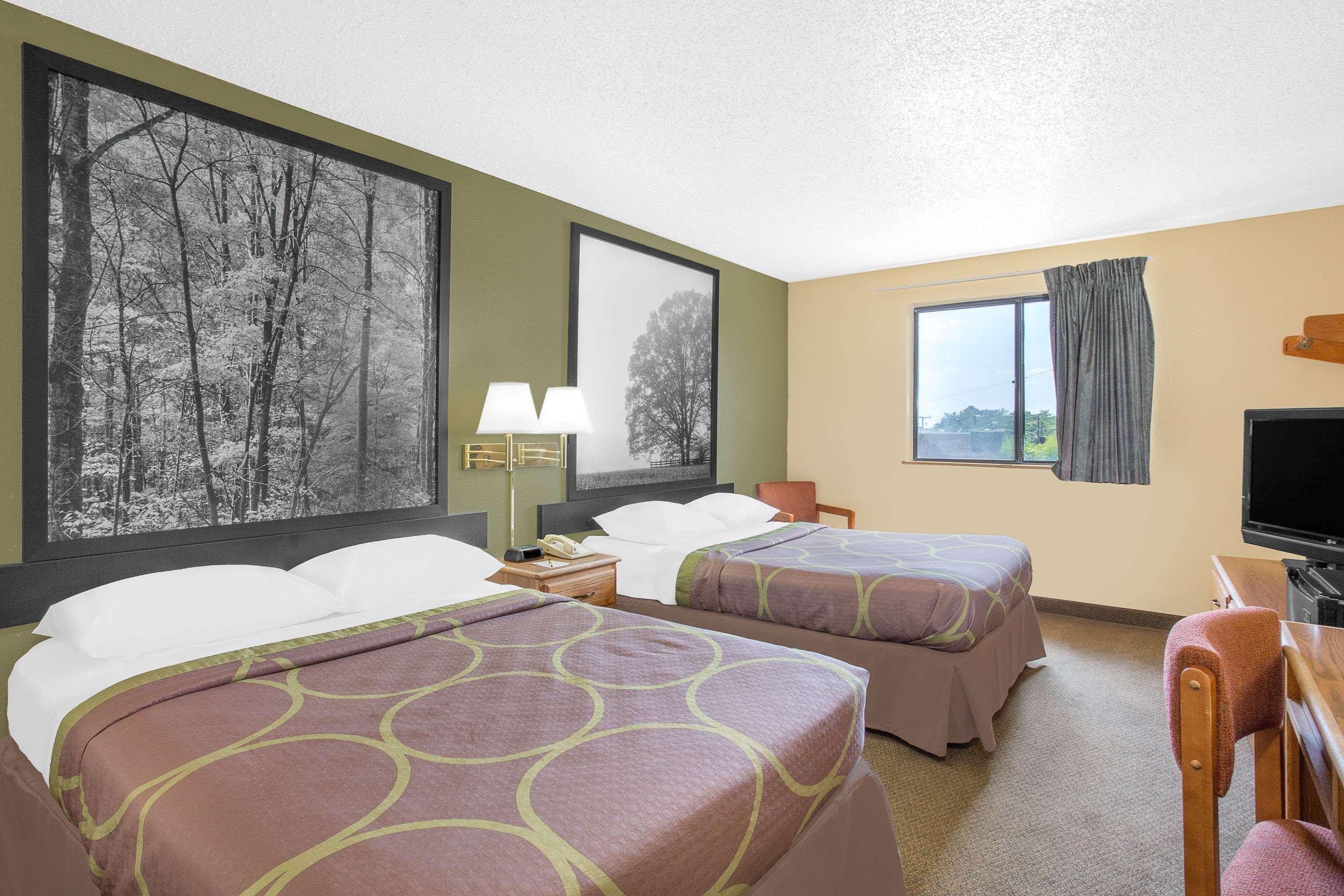 Super 8 By Wyndham Roanoke Va Motel Екстериор снимка