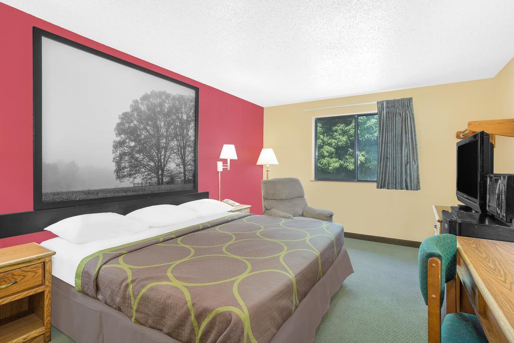 Super 8 By Wyndham Roanoke Va Motel Екстериор снимка